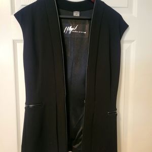Black Vest with Front Closure (Size: XS)